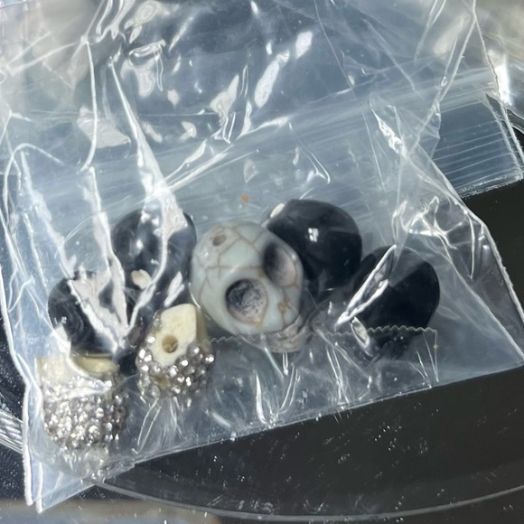 JEWELS AND GEMS DAY OF THE DEAD BEAD EDITION GIFT SET - Picture 2 of 10